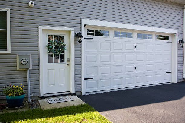 24/7 Emergency Garage Door Panel Replacement experts in Magnolia, TX